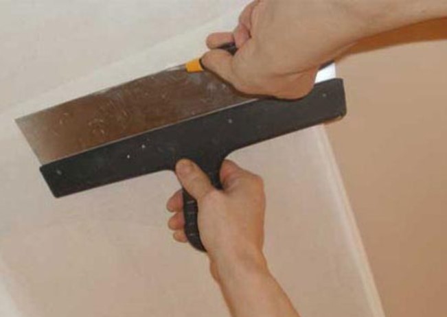 Як правильно клеїти склополотно: корисні рекомендації щодо вибору клею і технології експлуатації