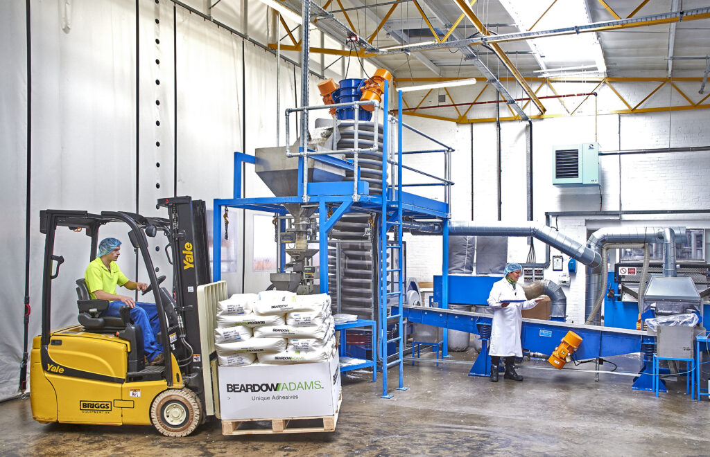 Як виготовляють клеї-розплави?