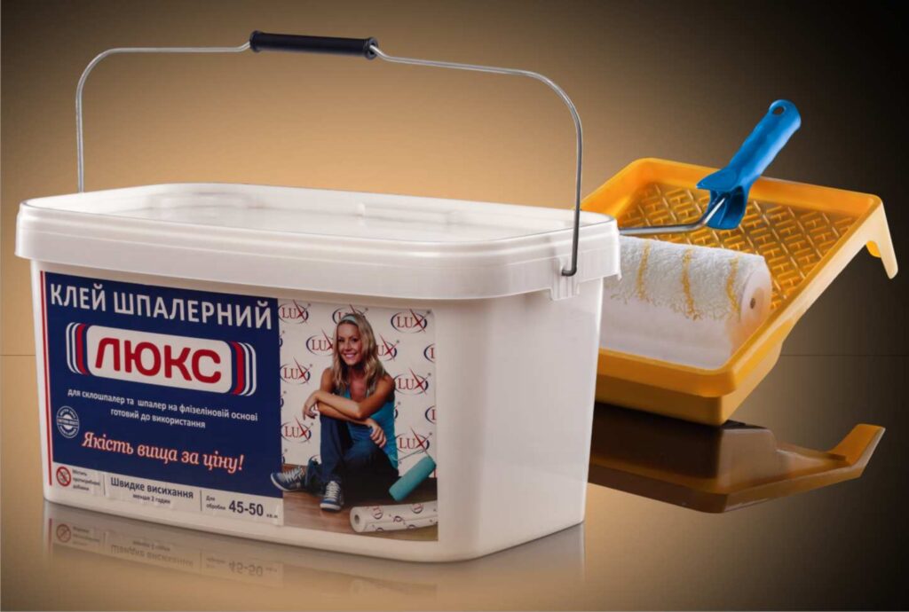 Вінілові і флізелінові шпалери: правила застосування клею